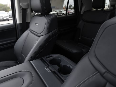 New 2025 Ford Expedition Platinum w/ Driver's Package image 41