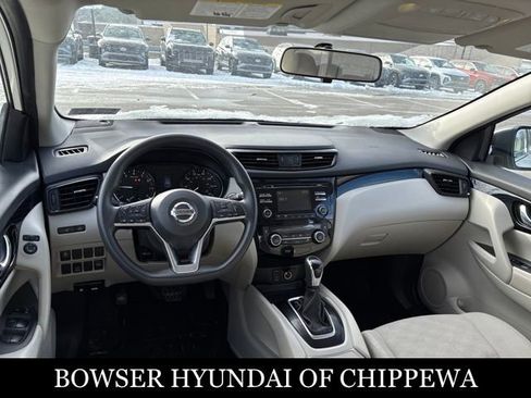 Used 2018 Nissan Rogue Sport SV image 11