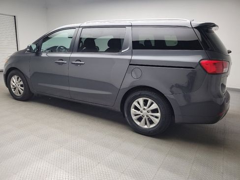 Used 2017 Kia Sedona LX w/ LX Essentials Premium Package FWD image 3