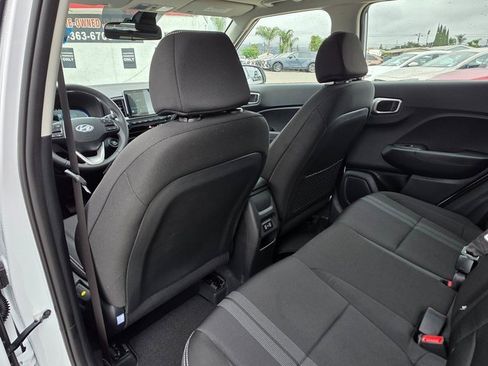 New 2025 Hyundai Venue SEL image 19