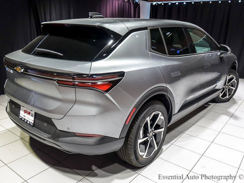 New 2026 Chevrolet Equinox EV LT image 9