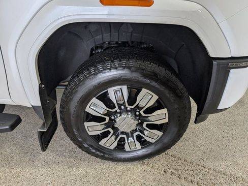 Used 2025 GMC Sierra 3500 Denali AWD/4WD image 15