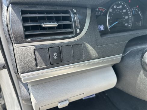 Used 2012 Toyota Camry LE FWD image 14