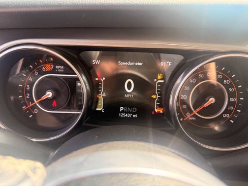 Used 2019 Jeep Wrangler Unlimited Sahara AWD/4WD image 12