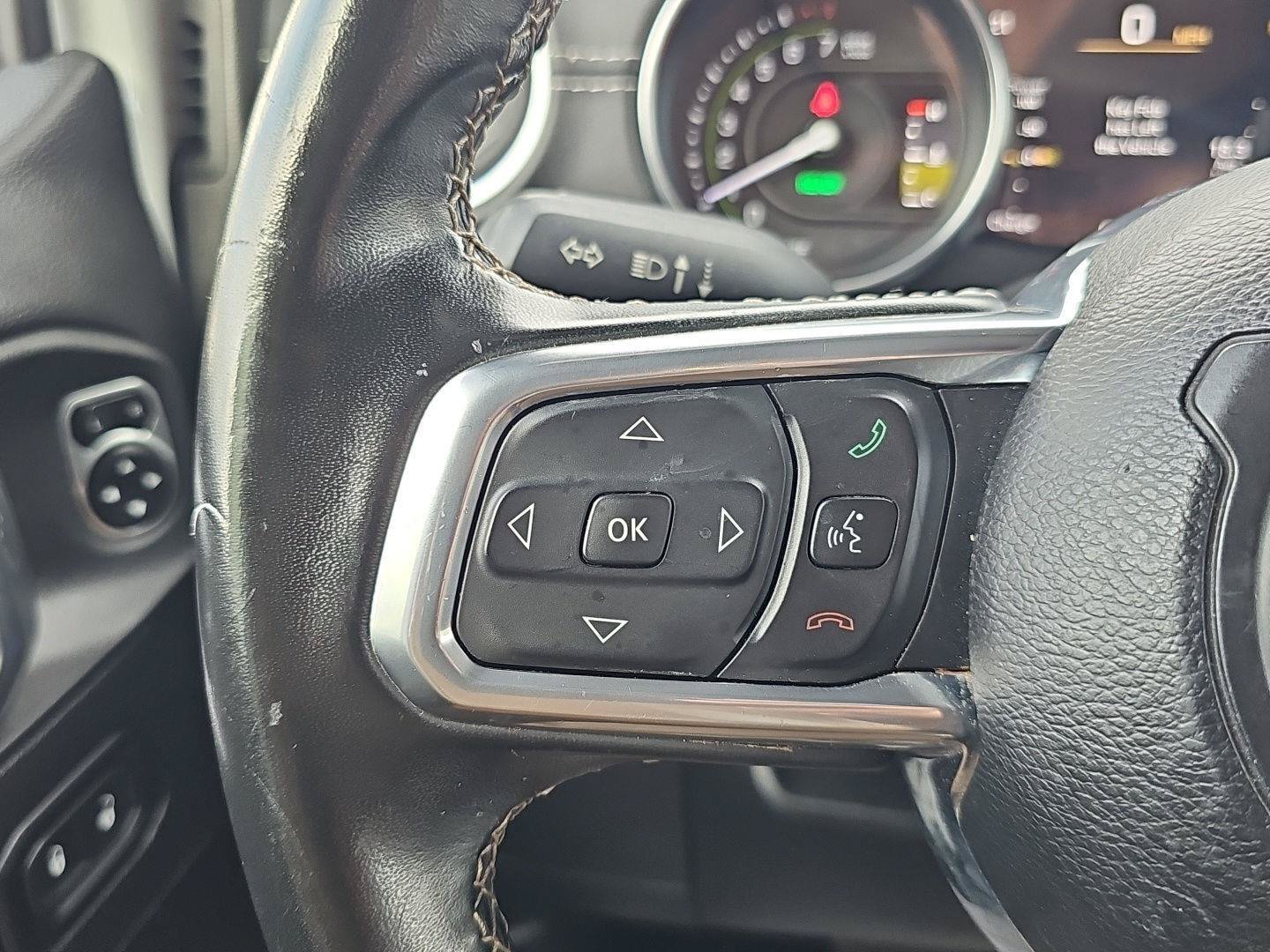Used 2022 Jeep Wrangler Unlimited Sahara AWD/4WD image 17