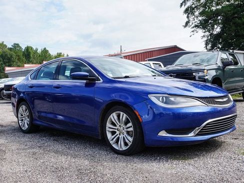 Used 2015 Chrysler 200 Limited image 2