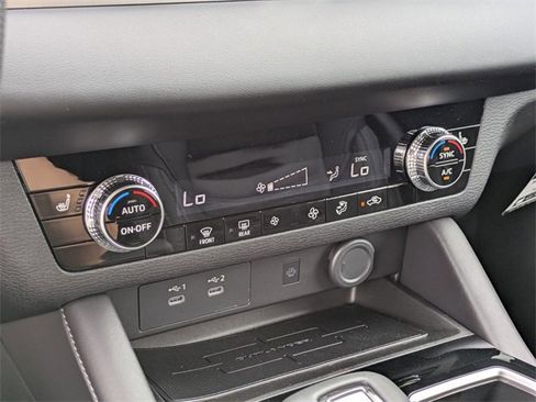 New 2025 Mitsubishi Outlander SE image 23