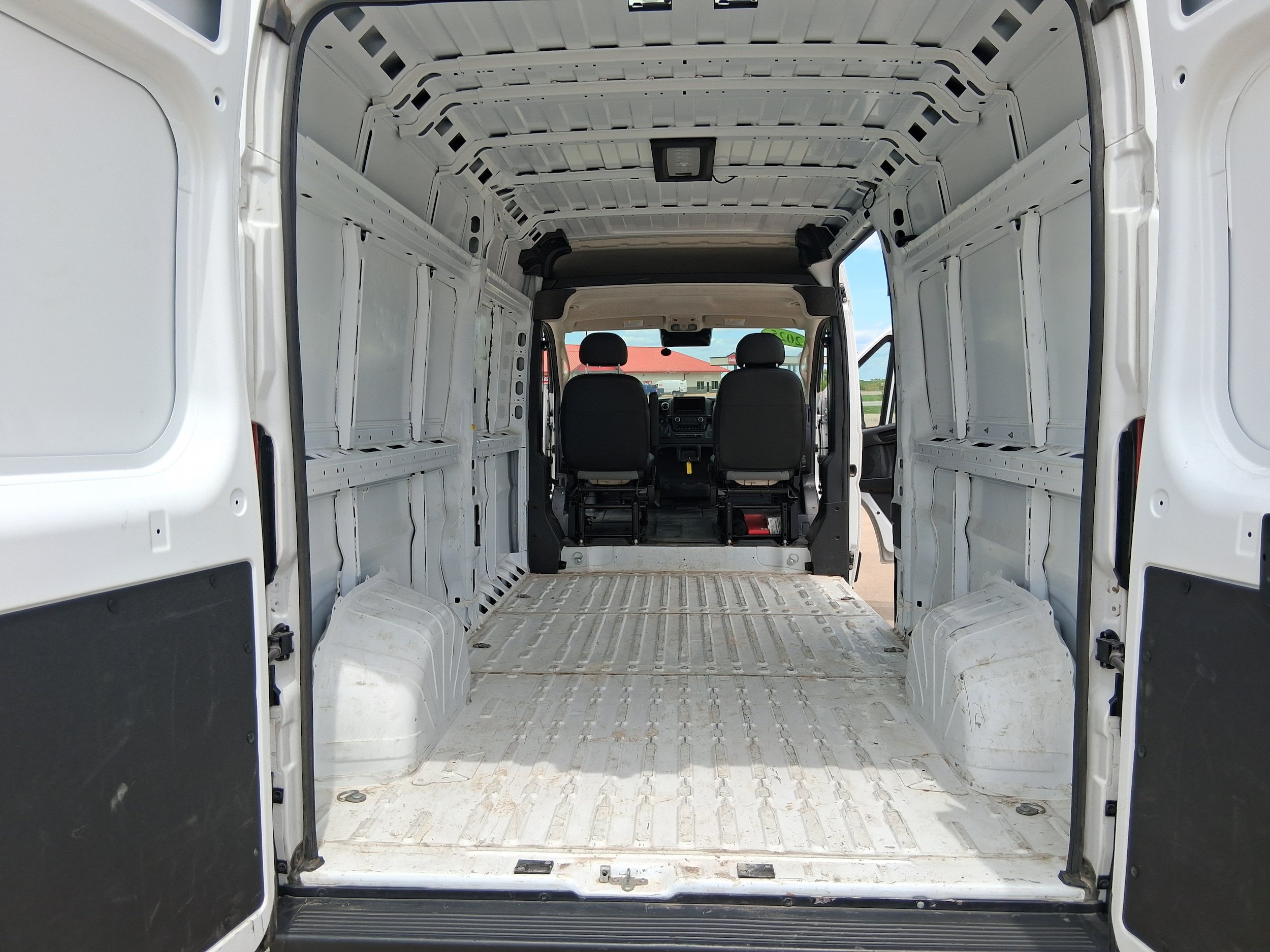 Used 2025 RAM ProMaster 2500 w/ Convenience Group FWD image 14