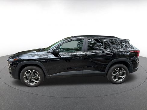Used 2025 Chevrolet Trax LT w/ LT Convenience Package FWD image 8