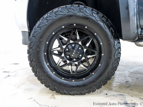 Used 2018 GMC Sierra 1500 SLT w/ Suspension Package, Off-Road AWD/4WD image 13