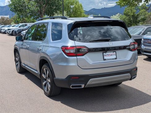 Used 2024 Honda Pilot Touring image 6