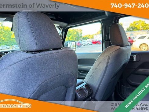 Used 2024 Jeep Wrangler Sahara image 24