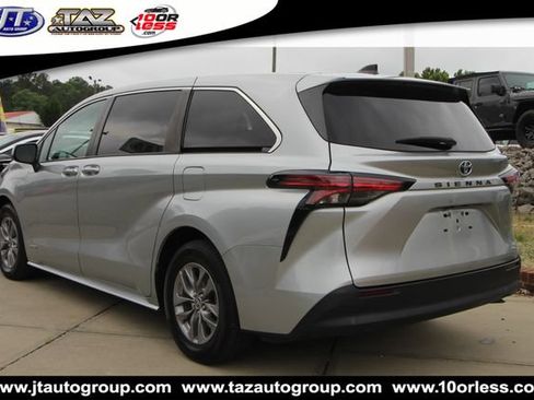 Used 2021 Toyota Sienna LE FWD image 5