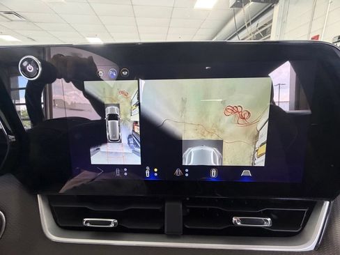 Used 2025 Chevrolet Equinox LT w/ Convenience Package II FWD image 28