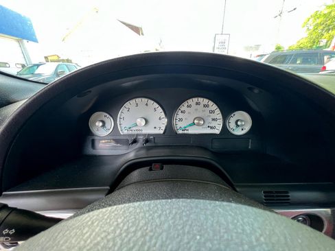 Used 2004 Ford Thunderbird image 12