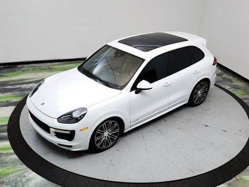 Used 2016 Porsche Cayenne GTS AWD/4WD image 34