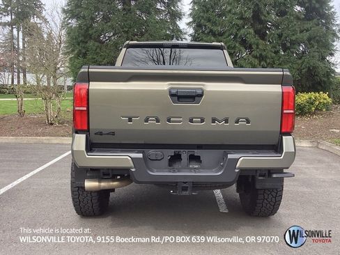 Used 2025 Toyota Tacoma TRD Sport image 18