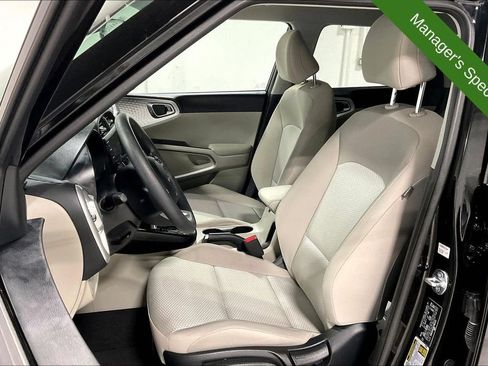 Used 2025 Kia Soul LX w/ LX Technology Package FWD image 31