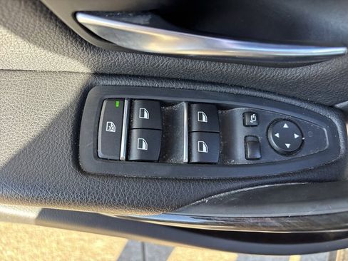 Used 2018 BMW 340i Sedan w/ Premium Package image 18