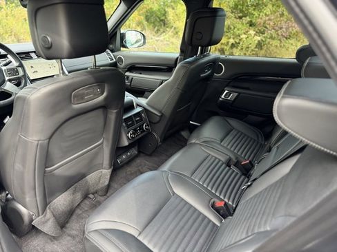 Used 2025 Land Rover Discovery S image 18