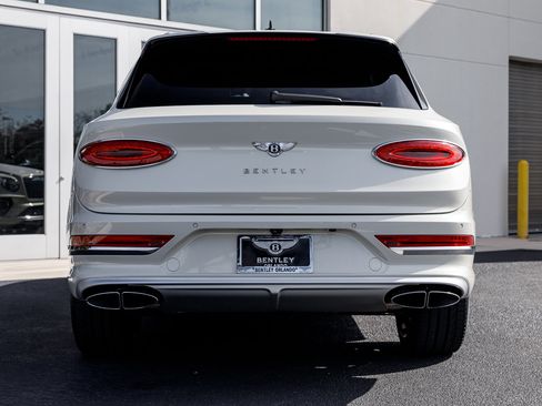 Used 2023 Bentley Bentayga Extended Wheelbase image 22