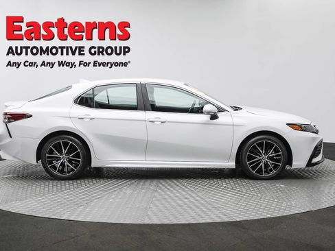Used 2024 Toyota Camry SE FWD image 4