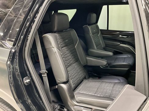 Used 2021 Cadillac Escalade Sport Platinum AWD/4WD image 25