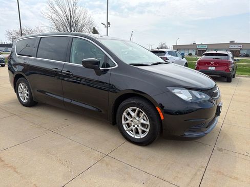 Used 2024 Chrysler Voyager LX FWD image 7