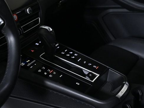 Certified 2024 Porsche Macan image 23