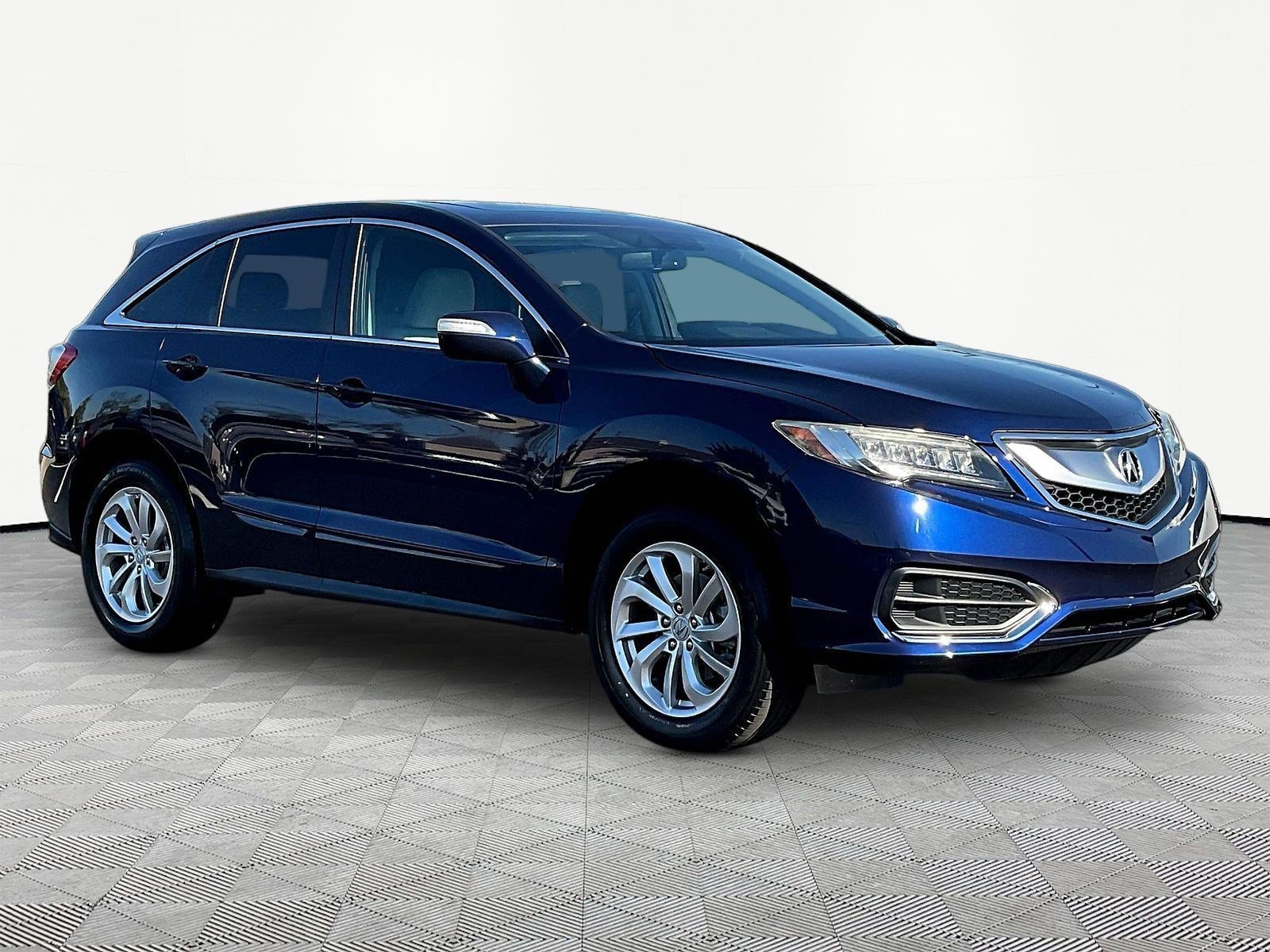 Used 2018 Acura RDX w/ Tech & AcuraWatch Plus Pack FWD image 3