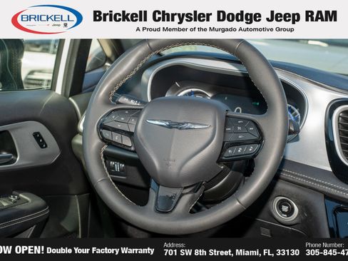 Used 2024 Chrysler Pacifica Limited FWD image 21