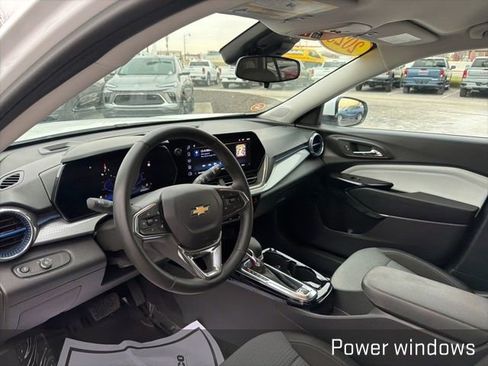 Used 2025 Chevrolet Trax LT w/ LT Convenience Package image 22