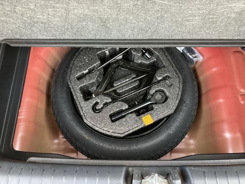 Used 2024 Hyundai Venue SEL FWD image 28