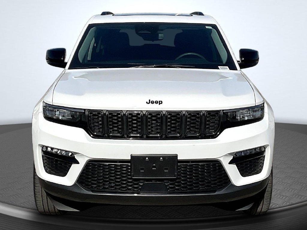 Used 2023 Jeep Grand Cherokee Limited w/ Black Appearance Package AWD/4WD image 2