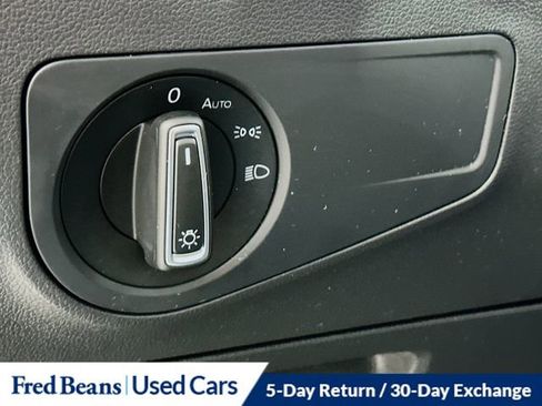 Used 2022 Volkswagen Tiguan SE image 10