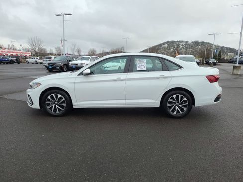 Used 2025 Volkswagen Jetta S image 11