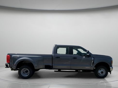 New 2026 Ford F350 XL w/ XL Chrome Package image 34