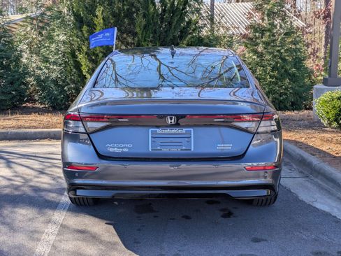 Used 2025 Honda Accord Touring image 4