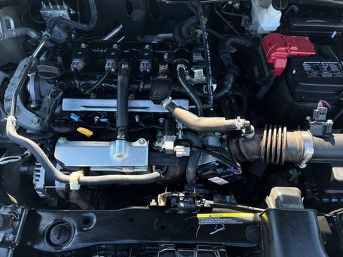 Used 2025 Nissan Versa SV FWD image 32