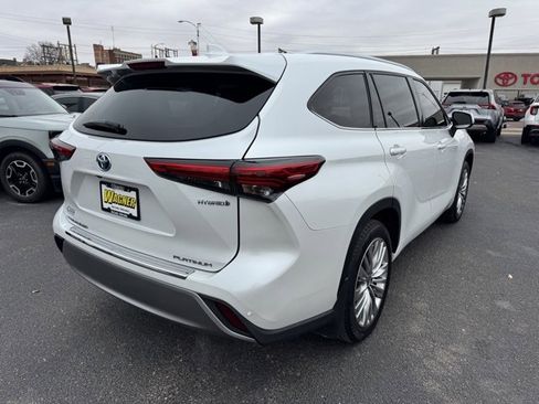 Used 2022 Toyota Highlander Platinum image 3