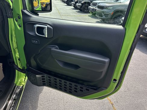Used 2025 Jeep Wrangler Sport AWD/4WD image 17