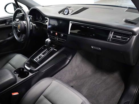 Certified 2023 Porsche Macan Turbo image 6