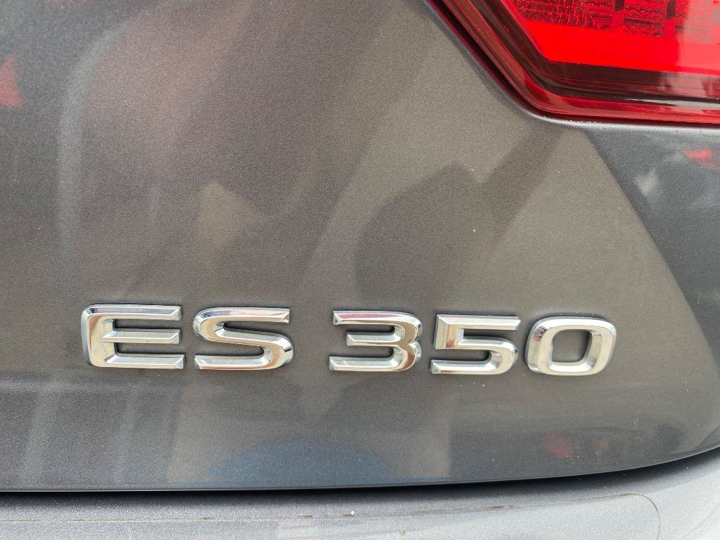 Used 2014 Lexus ES 350 w/ Luxury Package FWD image 39