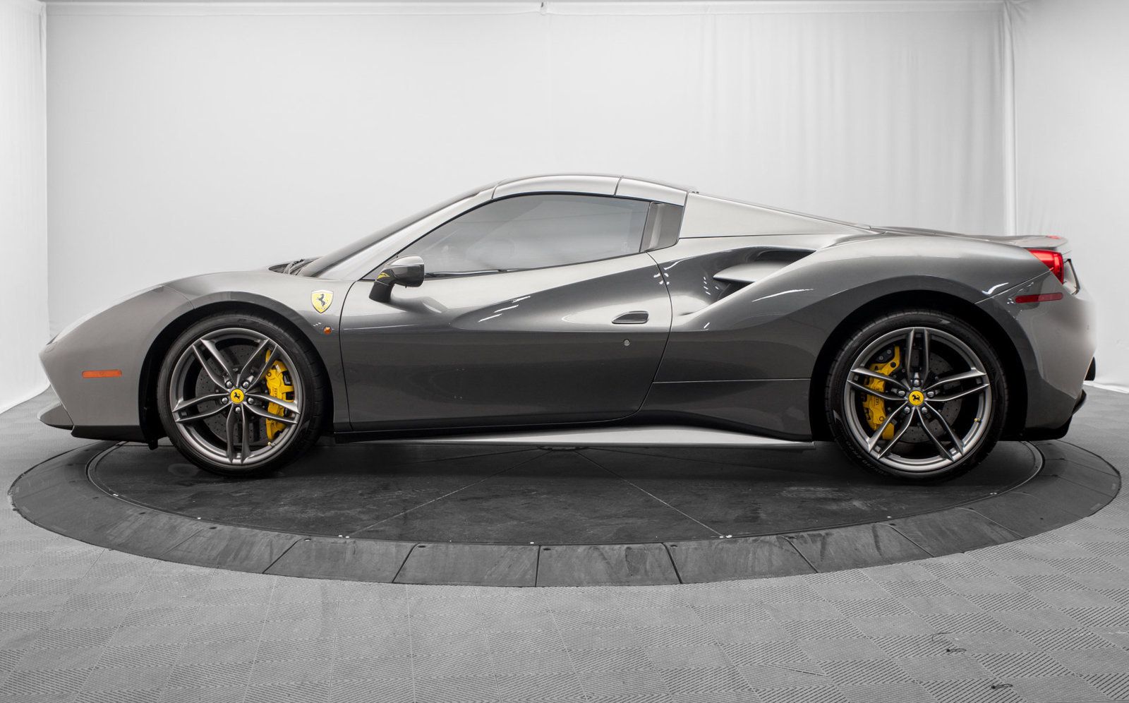 Used 2017 Ferrari 488 Spider RWD image 12