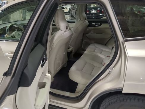 Used 2024 Volvo XC60 B5 Plus w/ Protection Package Premier AWD/4WD image 12