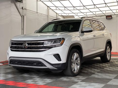 Used 2021 Volkswagen Atlas SE w/ Panoramic Sunroof Package image 3