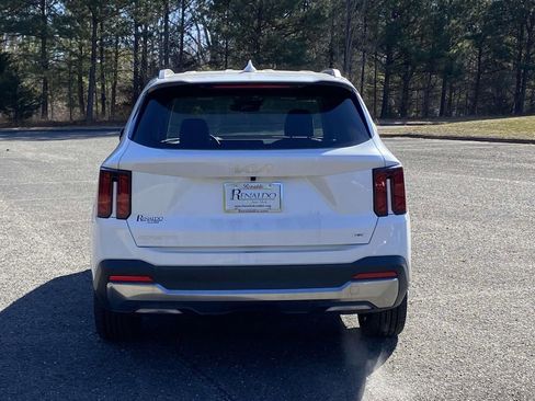 Used 2025 Kia Sorento EX image 3