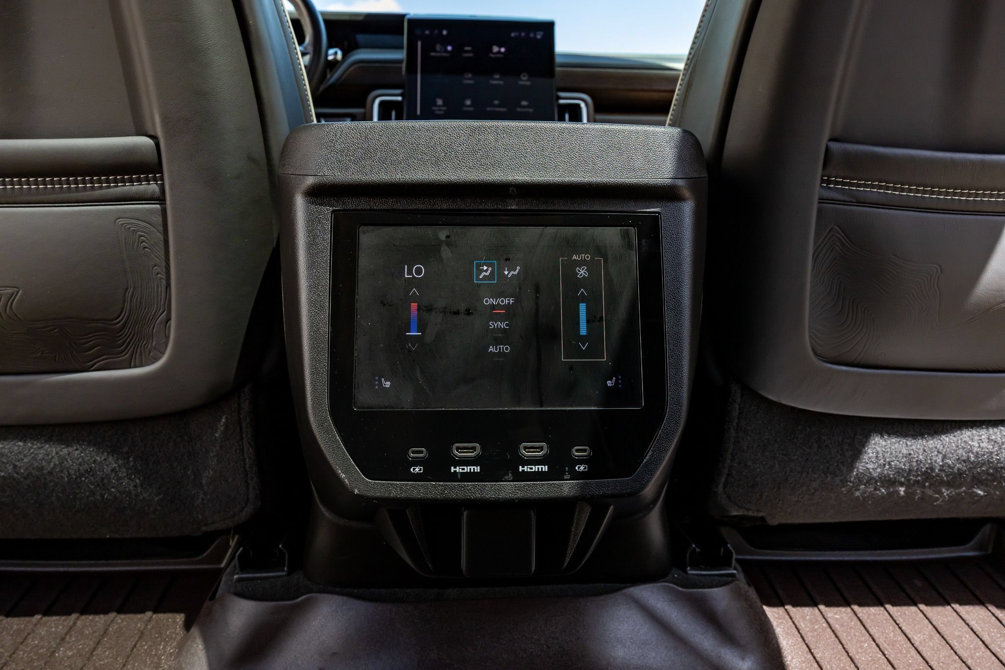 Used 2025 GMC Yukon Denali Ultimate AWD/4WD image 34