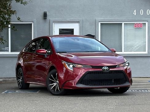 Used 2022 Toyota Corolla LE FWD image 3