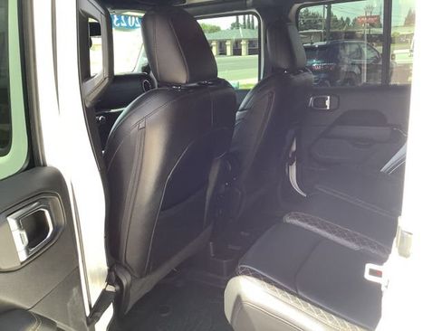 Used 2023 Jeep Wrangler Unlimited Sahara AWD/4WD image 25